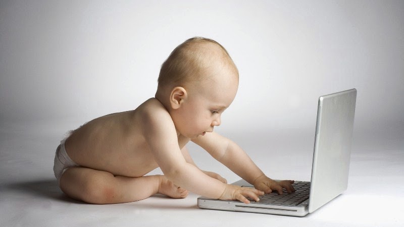 Kumpulan Gambar Lucu Bayi Main Laptop Terbaru Bermain Mabuk