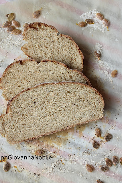Pane con farina di farro e integrale