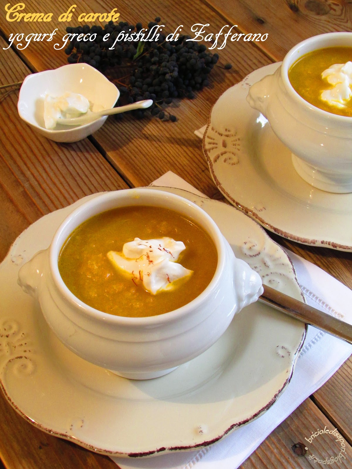 crema di carote, yogurt greco e pistilli di zafferano