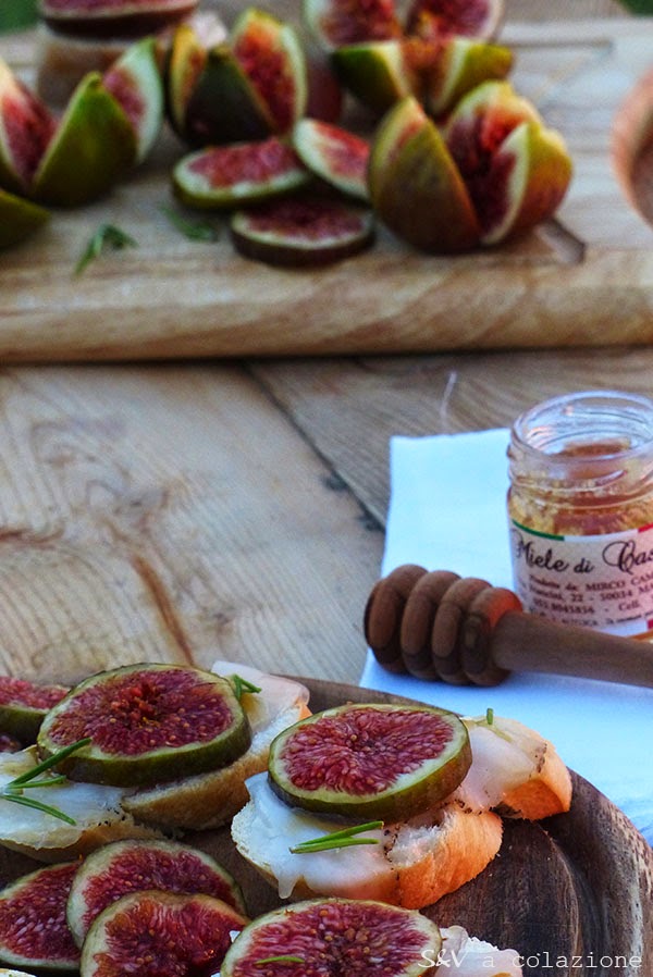 Crostoni ai fichi, lardo e miele S&V a colazione