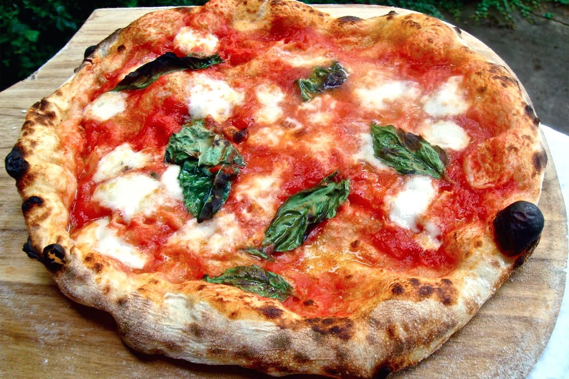 Pizza margherita Italian recipe | AgneseItalianRecipes