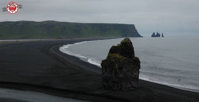 Playa de Reynisfjara y pináculos de Reynisdrangur, Islandia