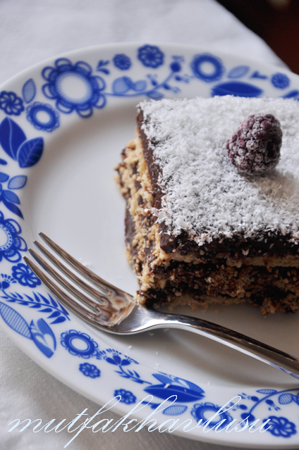 Mutfak Havlusu: Çocukluğun Klasik Pastası=>Bisküvili Pasta