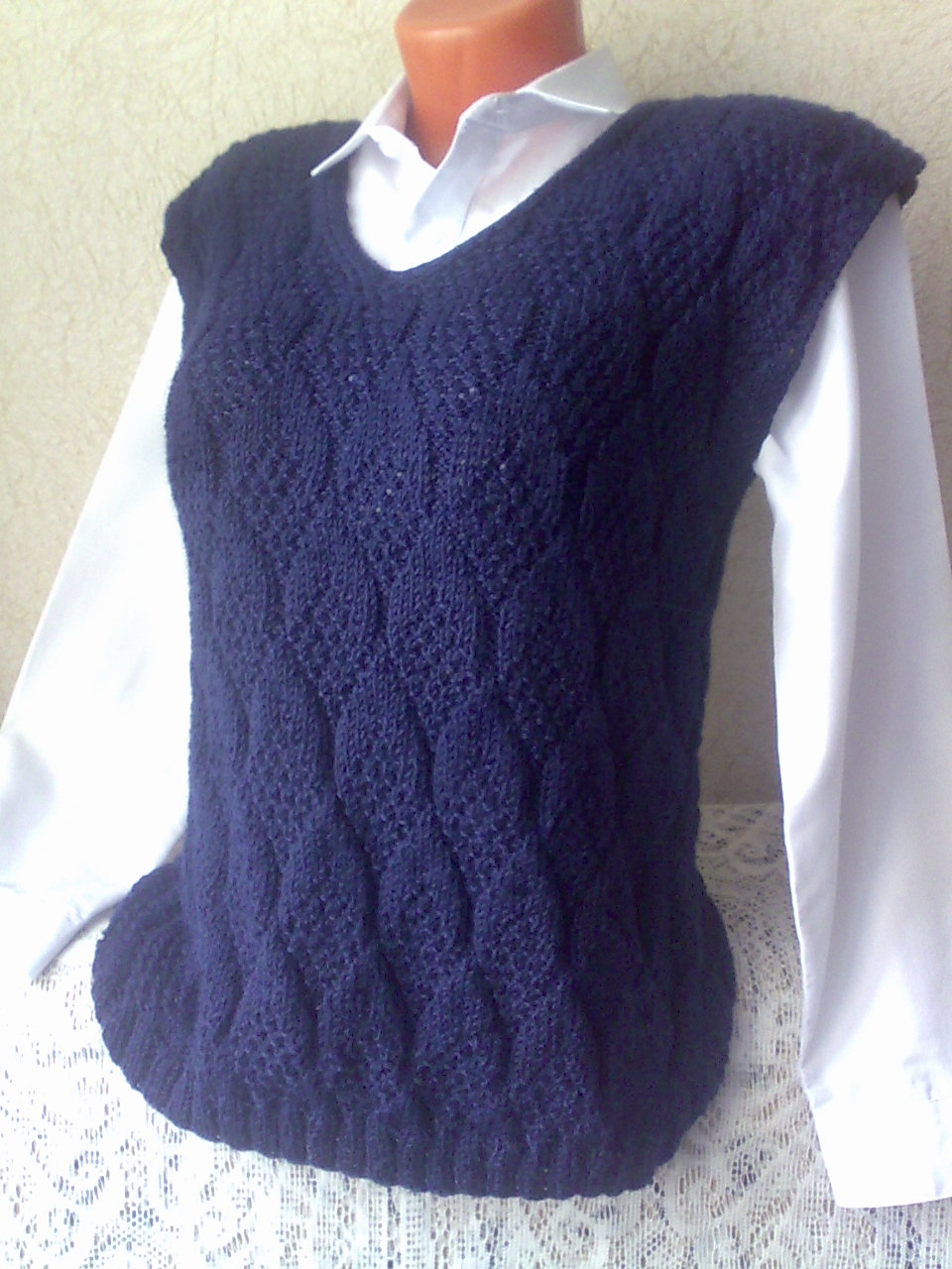 вязаные жилеты для женщин. женский жилет спицами для начинающих. вязаная жилетка. женский жилет спицами для начинающих. женский жилет спицами для начинающих.