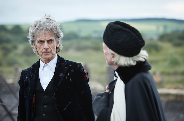 'Doctor Who: Twice Upon a Time' cierra una era enorgulleciéndose de su pasado y mirando hacia el futuro