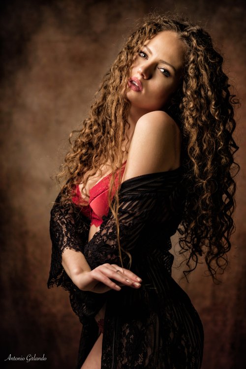 As belas modelos de cabelos encaracolados na fotografia fashion de Antonio Girlando Antonio Girlando 500px arte fotografia mulheres modelos fashion cabelos encaracolados