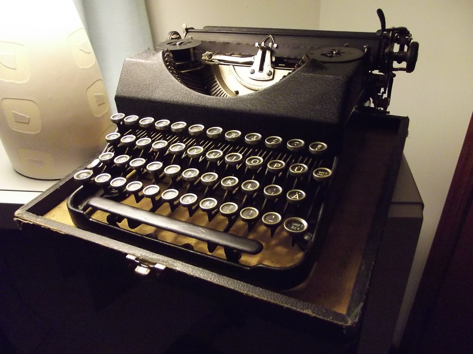 oz.Typewriter Mystery Typewriter Urania Piccola?