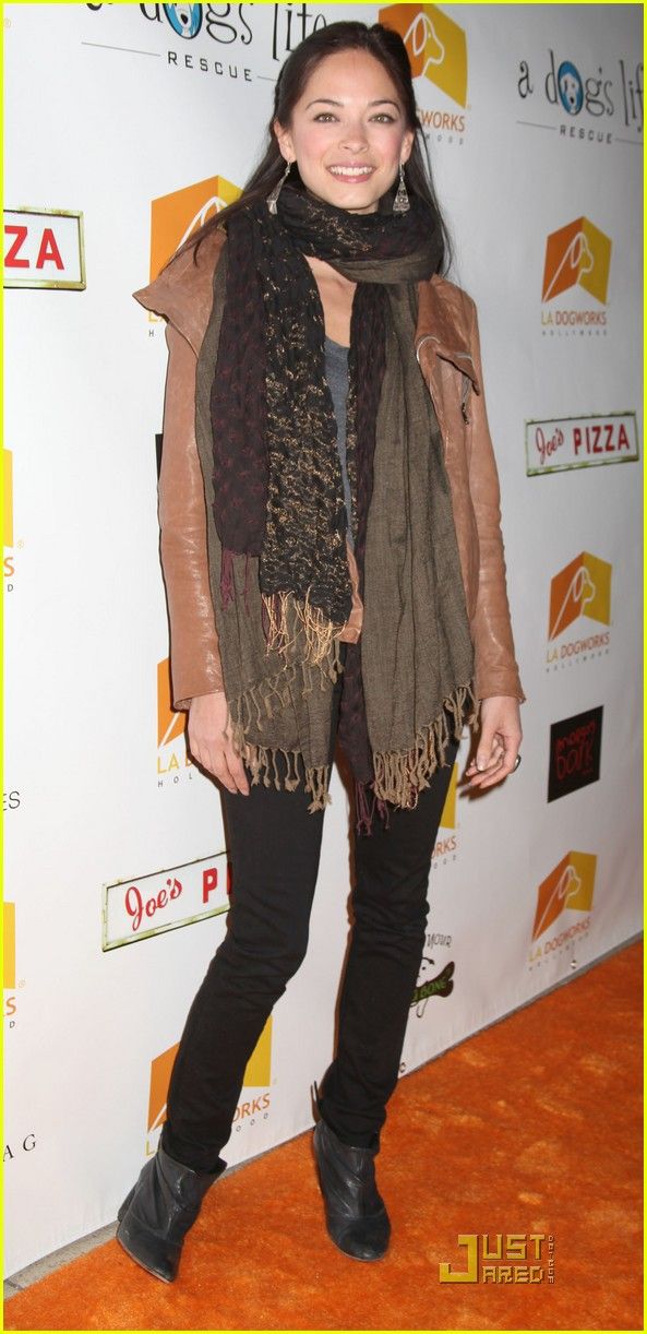 Short Celebrities: Kristin Kreuk height: 5ft 3in (160 cm)