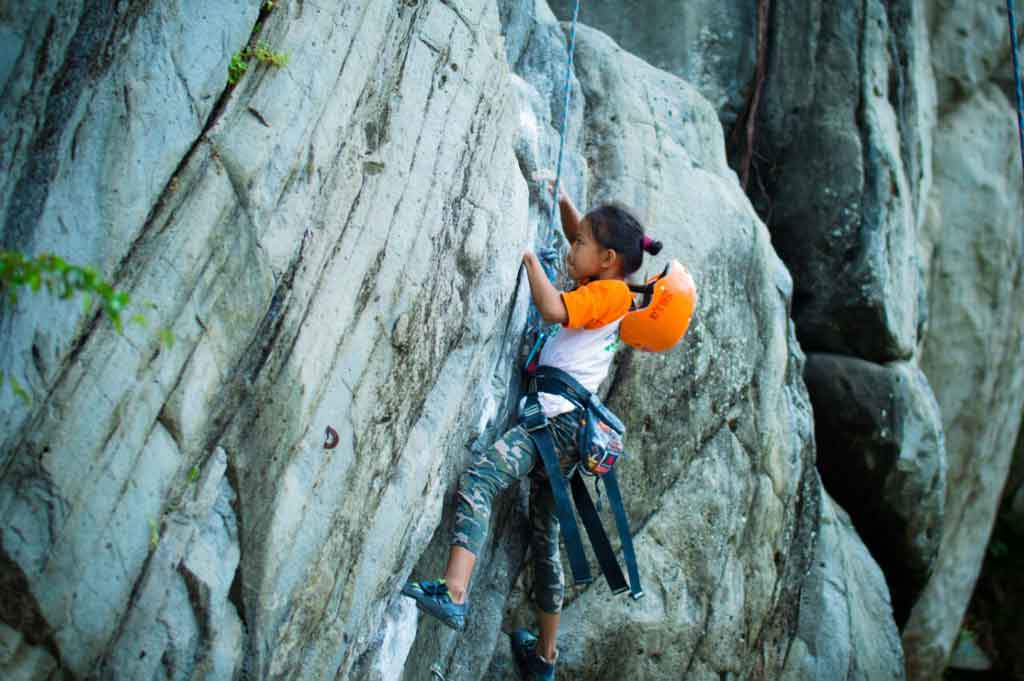 Foto Model Berhijab Di Alam Terbuka - Seputar Model