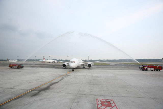 JAL 787 was welcomed with water canon salute at SIN.