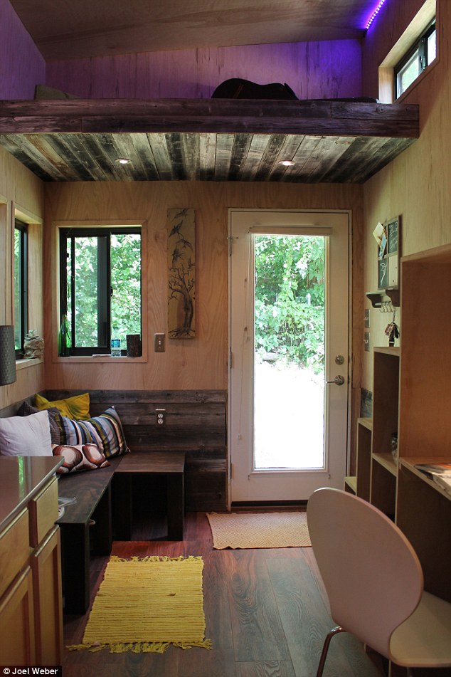 Ev kirası ödemeden, borca girmeden mezun olmak için kendine bu küçük