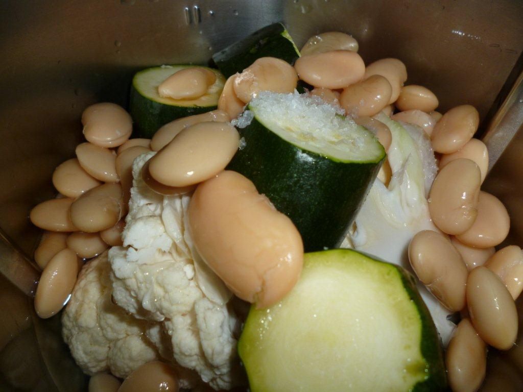 Cafe Disarray Cauliflower, zucchini and butter bean soup