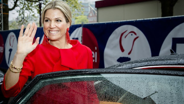 Queen Maxima attended the 10-year jubilee of the Foundation Vier het Leven (Celebrate Life) at Carre on May 3, 2015 in Amsterdam.