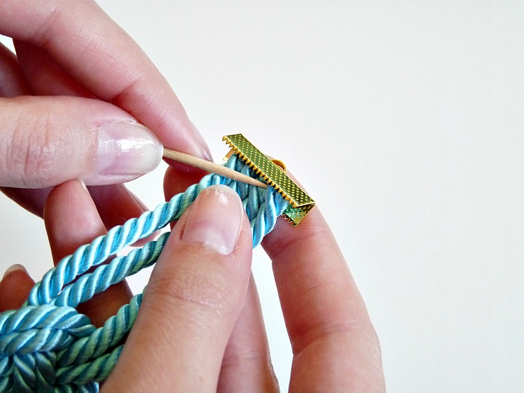How to use a ribbon crimp end