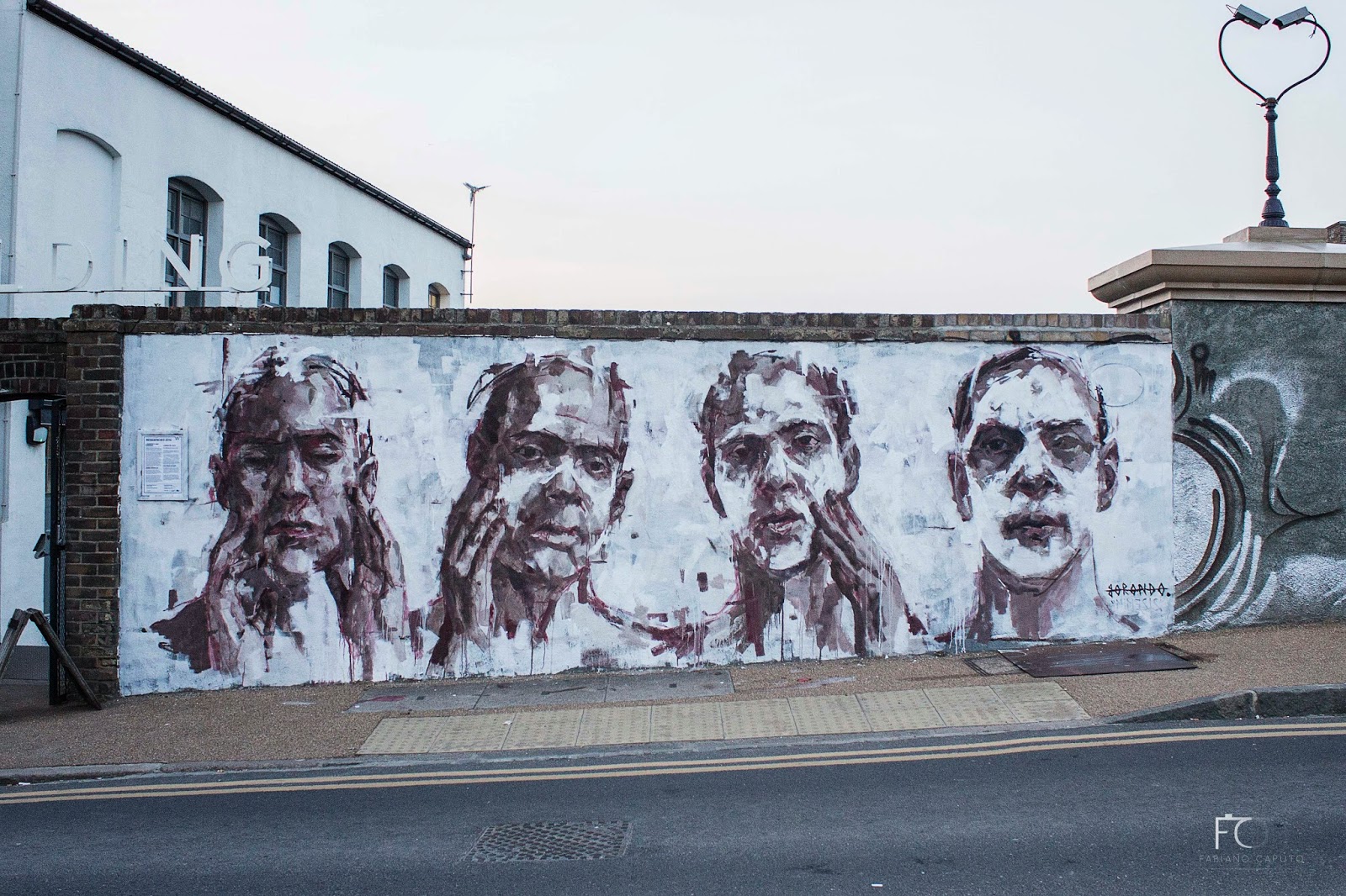 Borondo is still in London where he spent a few hours working on this new mural in the district of Hackney, East London.