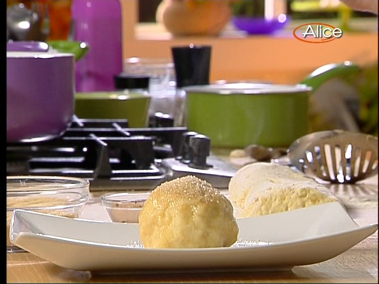 Ricette TV Gnocchi di susine, zucchero e cannella