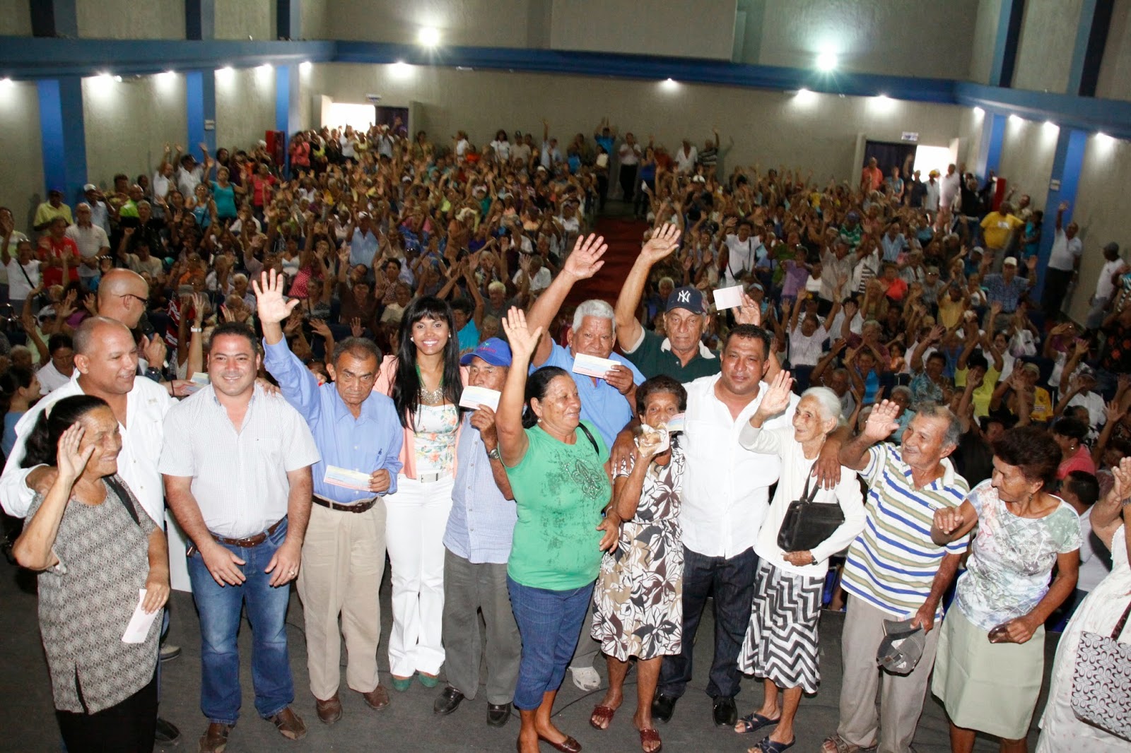 La Voz de Mariño Este lunes 25 Alcalde Alfredo Díaz entrega becas del