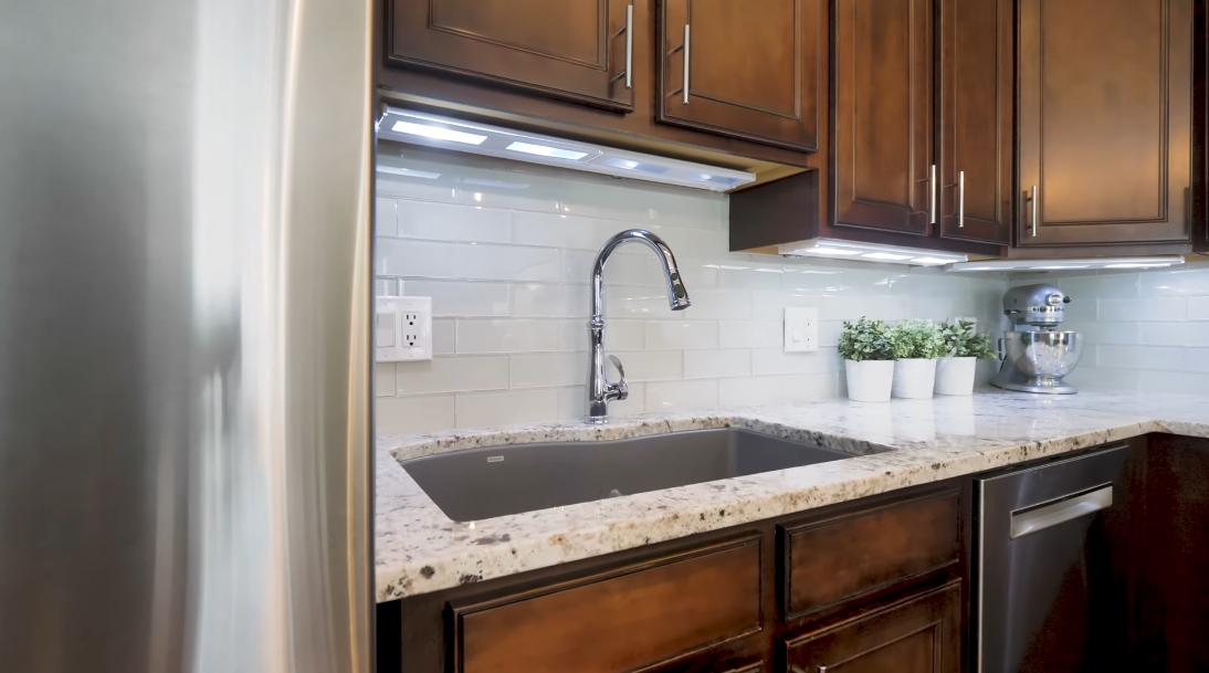 17 Photos vs. 1744 W Henderson St #1, Chicago Interior Design Condo Tour