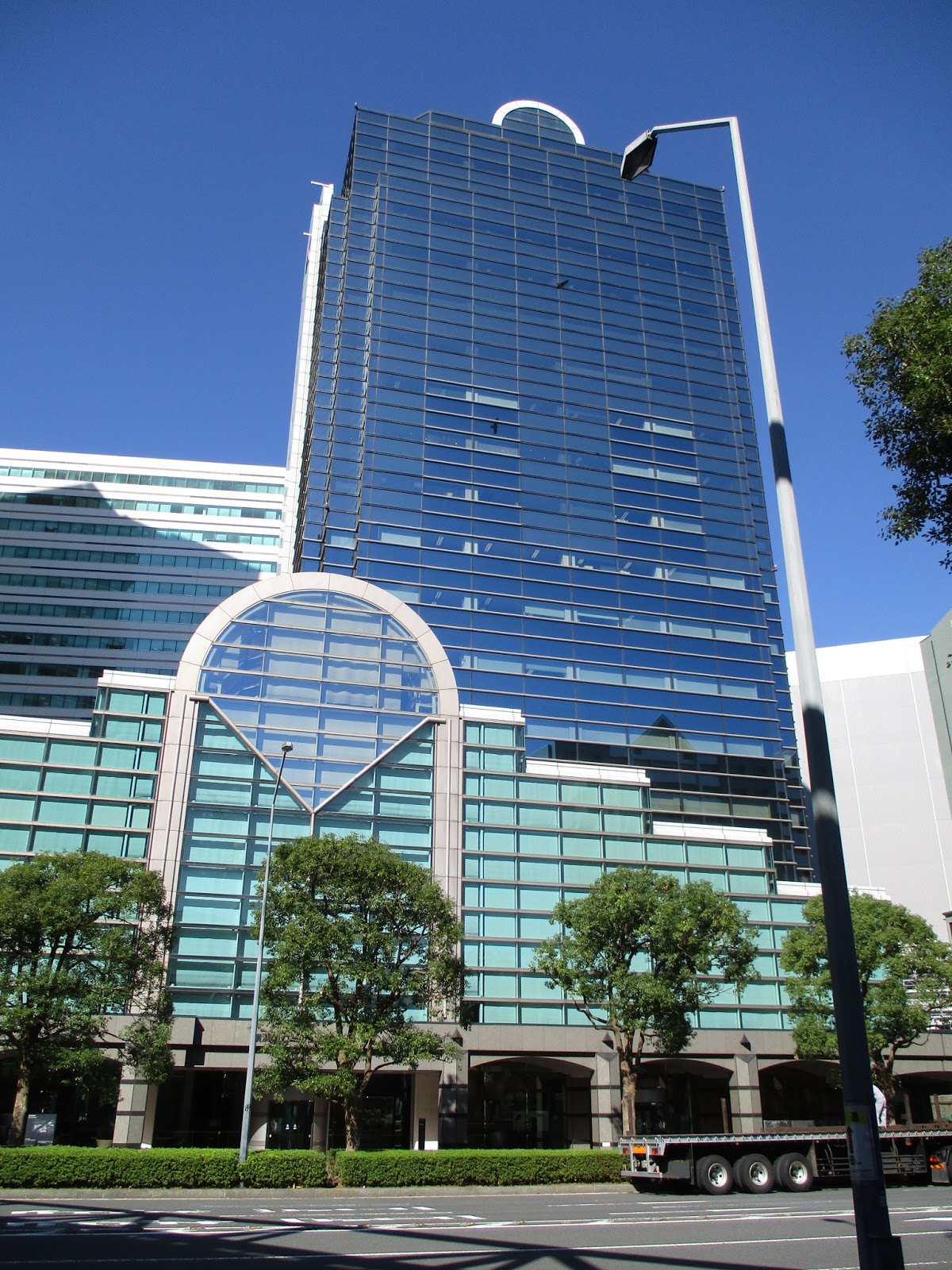 横浜クリエーションスクエア（YCSビル）