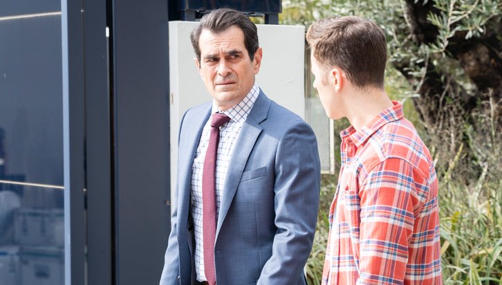 Modern Family - Episode 10.16 - Red Alert - Promotional Photos + Press Release