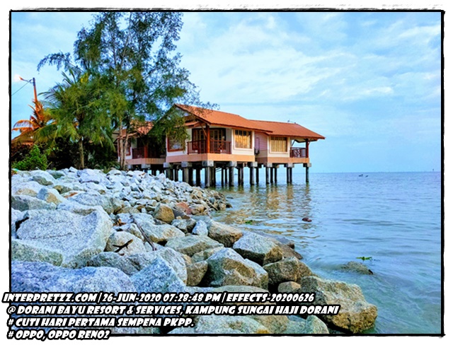 Gambar Dorani Bayu Resort di tepi laut perairan Selat Melaka.