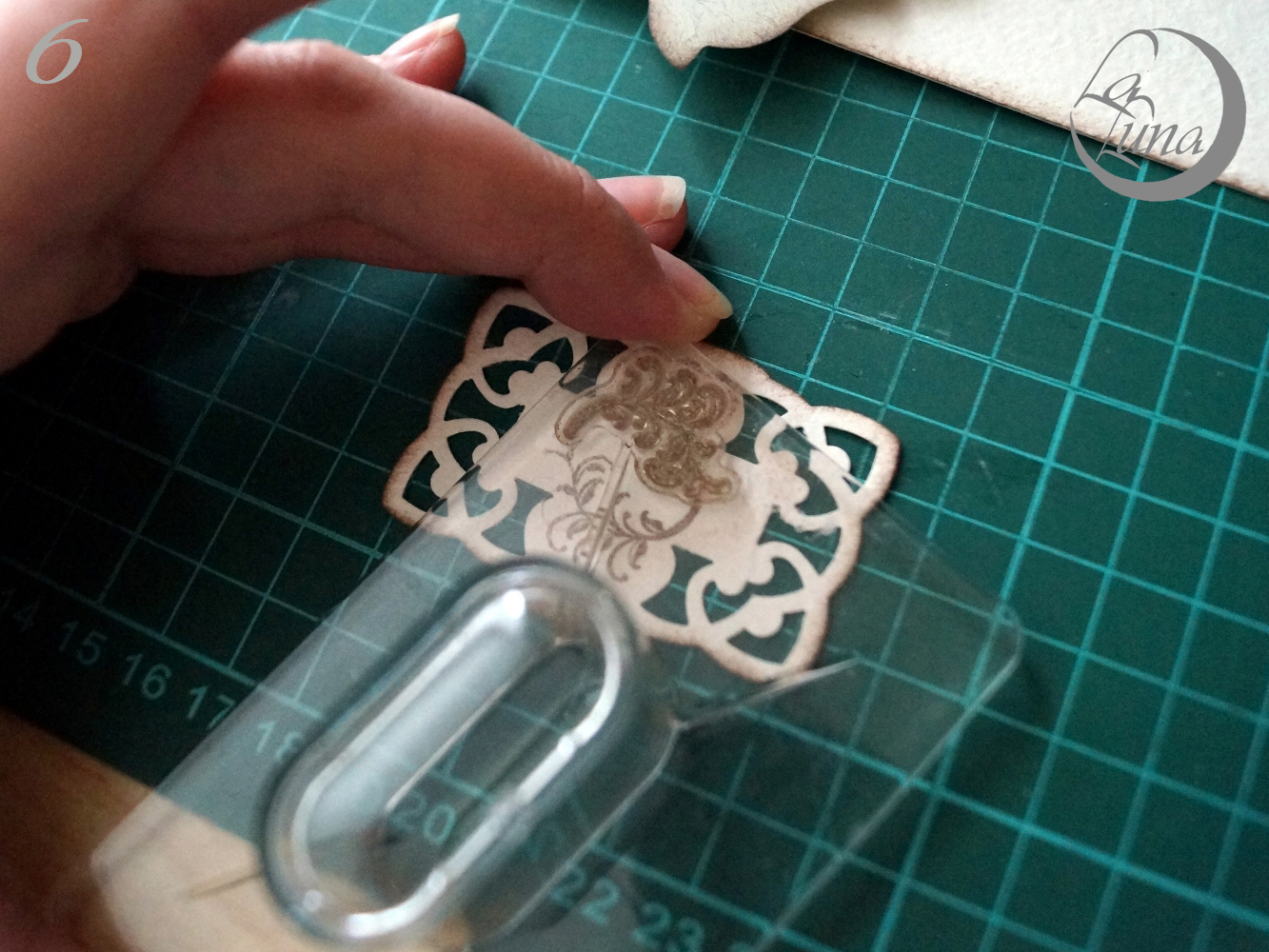 из фанерных кругов. внутренний угол с помощью стусла. изделия из фанеры. как вырезать внутри. внешний угол плинтуса на потолок.