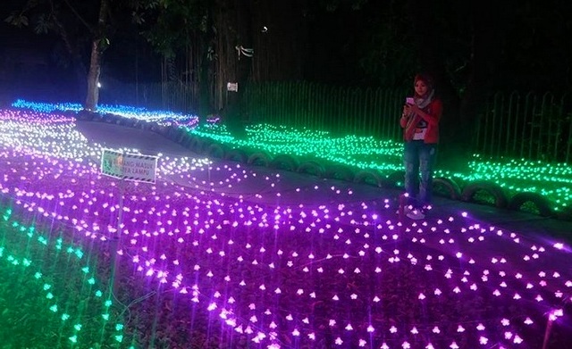 Taman Lampu Sleman Yogyakarta TAMAN Sindu Kusuma Edupark Jogja Pada Malam Hari Taman Lampu Sleman Yogyakarta TAMAN Sindu Kusuma Edupark Jogja Pada Malam Hari