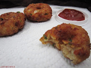 Bread Vada- a quick and easy snack with bread 
