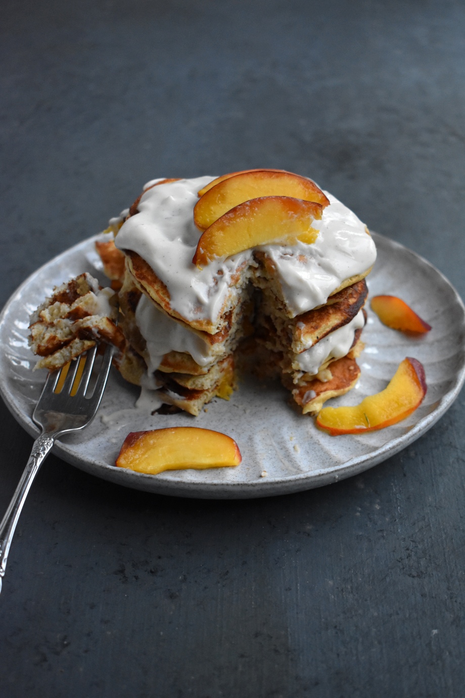 Whole-Grain Peaches and Cream Pancakes are dairy-free, whole-grain and full of delicious juicy peaches and cream. They make the perfect breakfast and a great for meal prep! www.nutritionistreviews.com