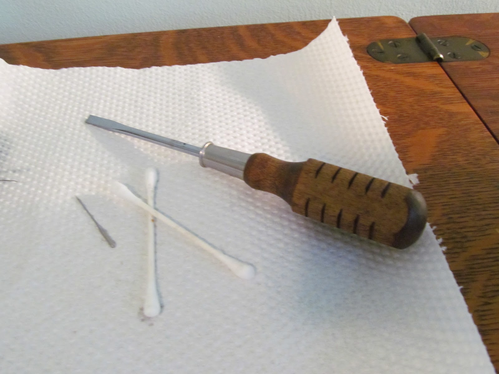 Trampled by Geese How to clean a Vintage Singer Sewing Machine, Singer 127