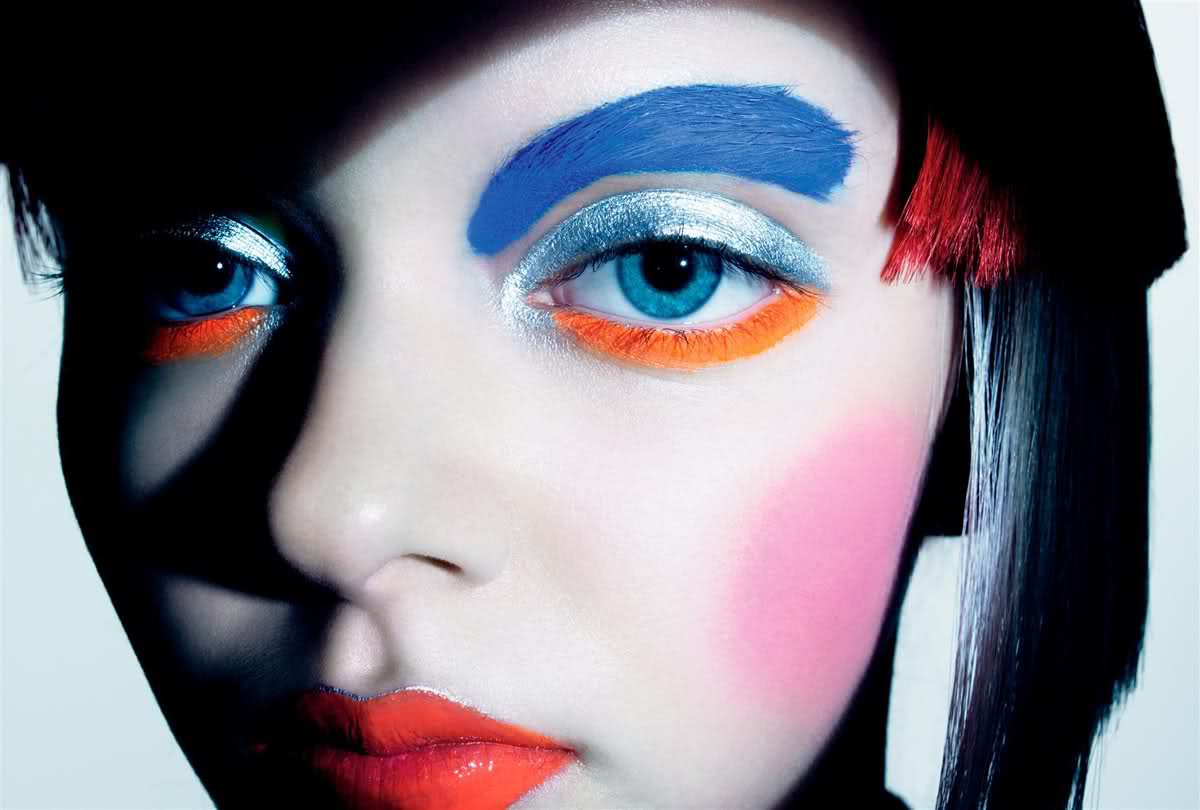яркий макияж треш. необычный макияж. трэш макияж. трэш макияж в салоне. трешевый макияж.