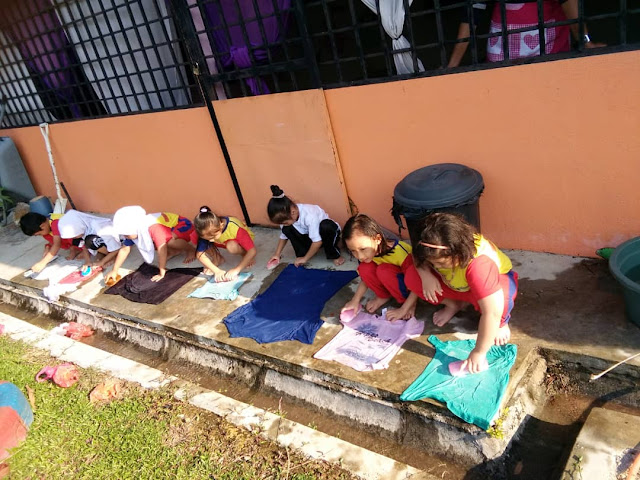 AKTIVITI ANAK-ANAK MEMBASUH BAJU DI TADIKA AKTIVITI ANAK-ANAK MEMBASUH BAJU DI TADIKA