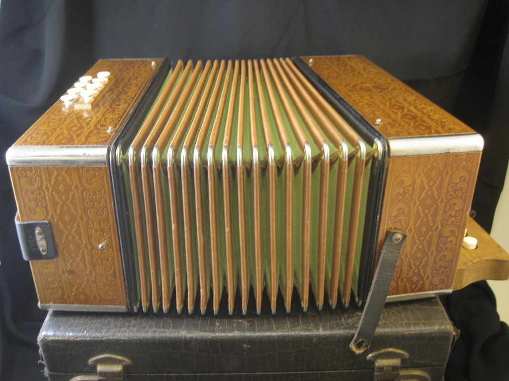 Antiques, Art, and Collectibles Antique Hohner Accordeon Accordion
