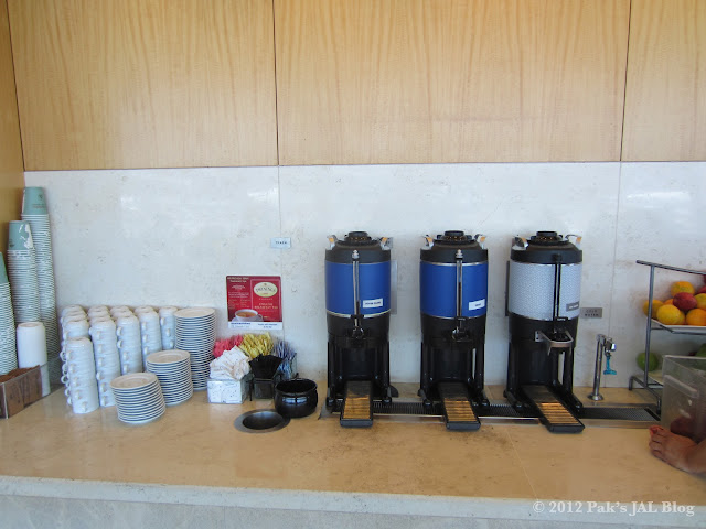 Limited free snack options at LAX Admirals Club