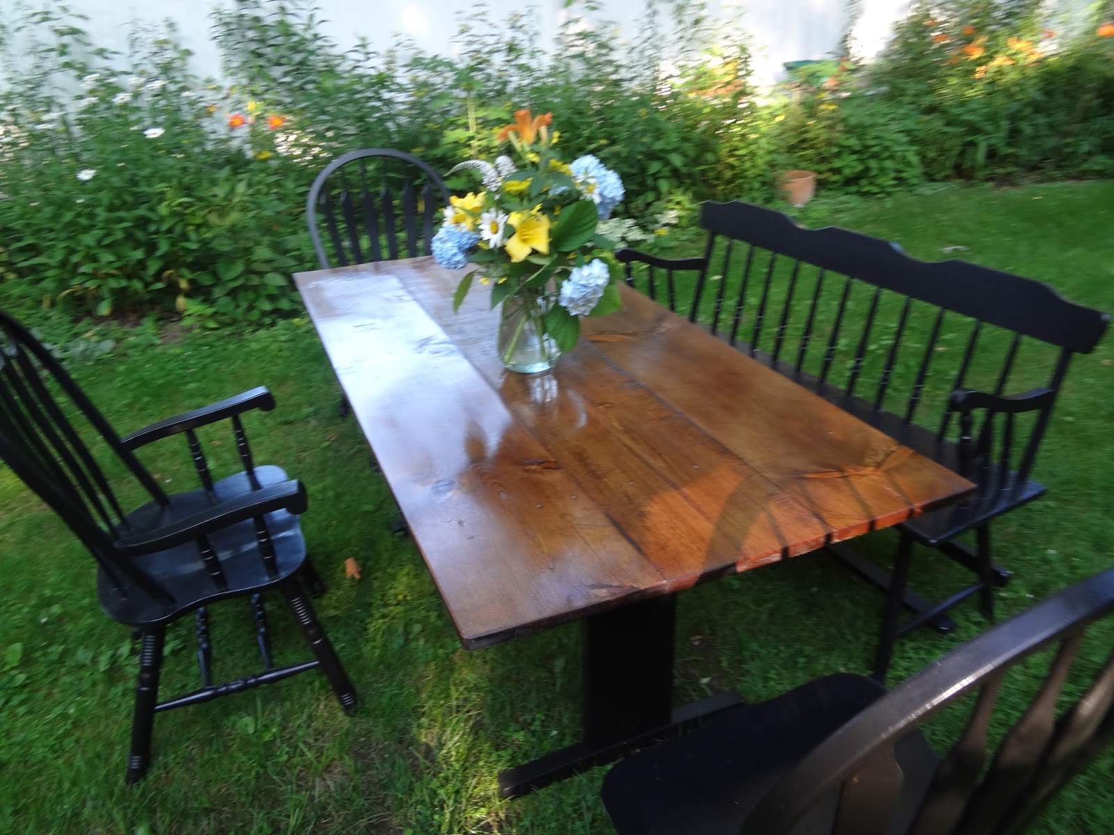 Heir and Space A Farmhouse Dining Set with A Harvest Table