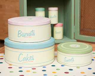 Country Living Interiors: Vintage Tins for Shabby Chic Style Kitchen
