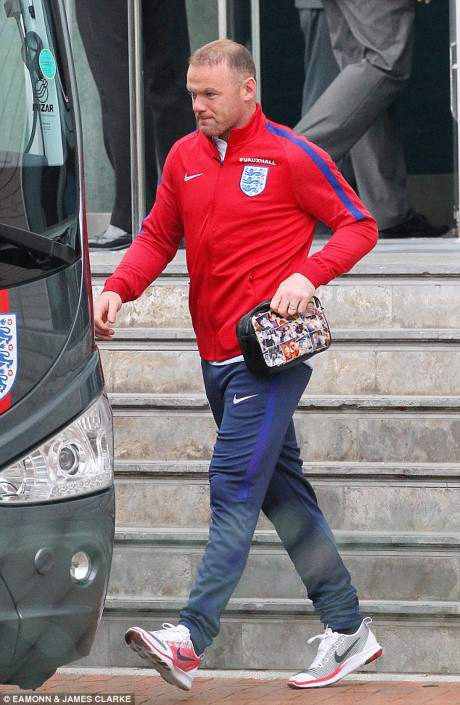 Chi ca ty dong cuu chua, toc cua Rooney van lo tho nhu ong gia - Anh 2