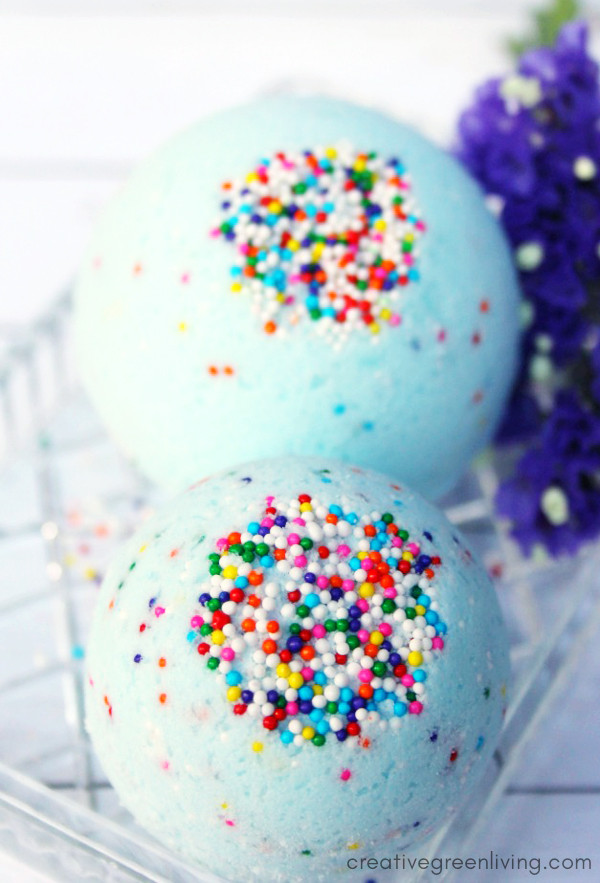 DIY Lush Inspired Bath Bomb Recipe (Smells Like Bubblegum!) Creative