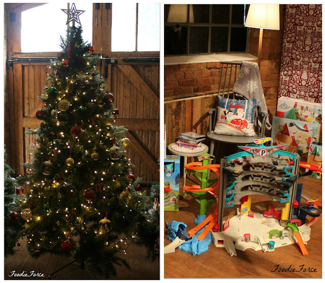 Christmas tree and gifts 