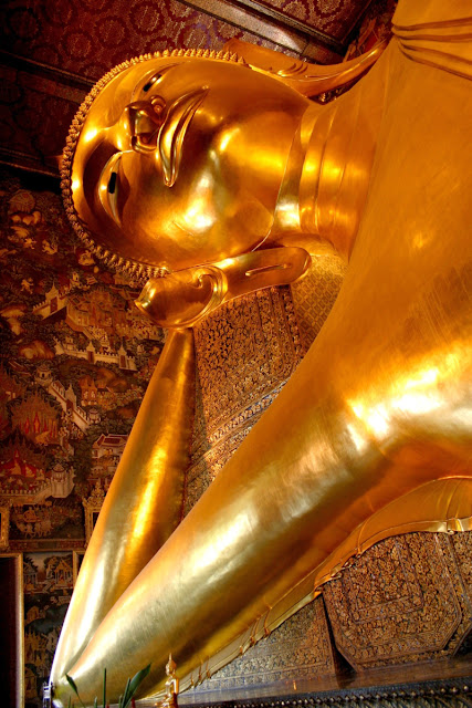 The head if the Giant Reclining Buddha