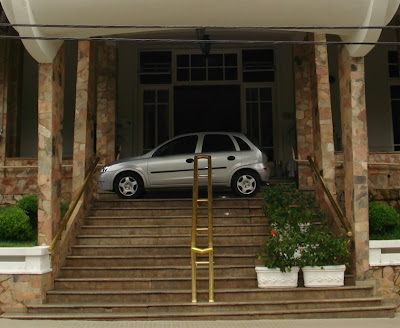 O Corsa Hatch 1.4 2009/2010 teve seus dias de nobreza na escadaria do hotel mais garboso de Águas de Lindoia.