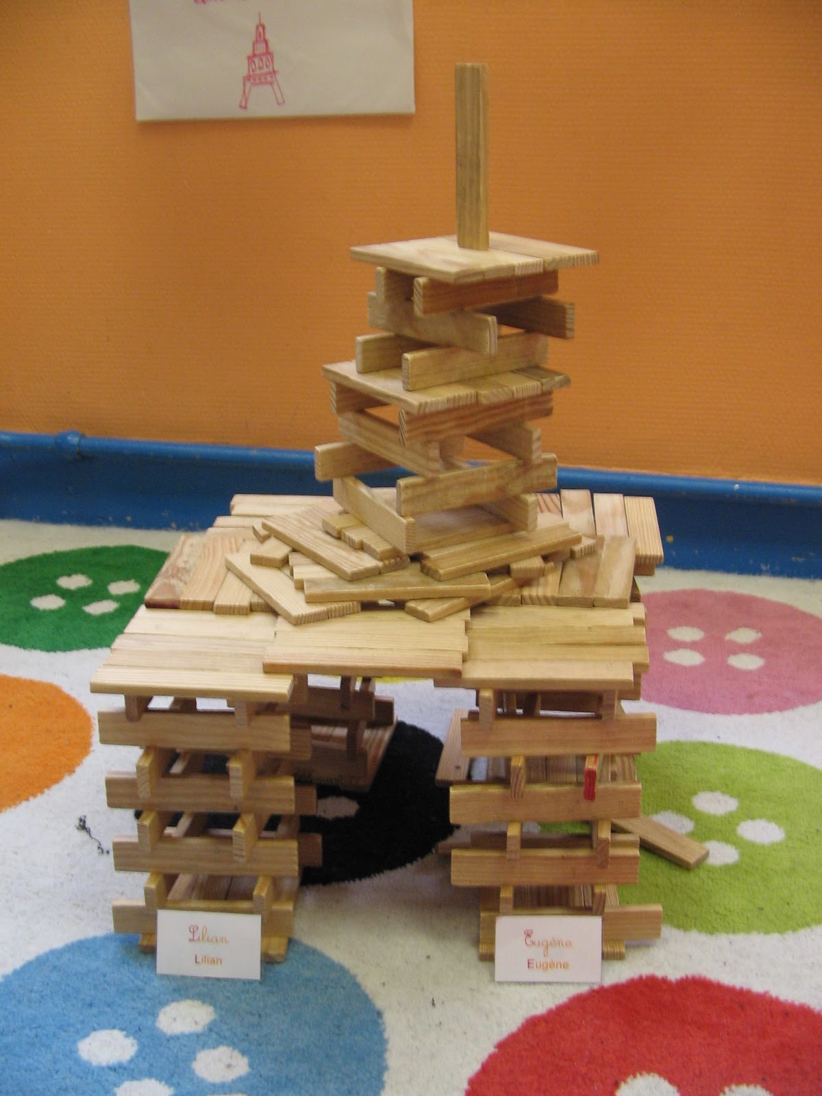 BIBOUCHE EN CLASSE : D?�fis coop?�ratifs avec des Kaplas