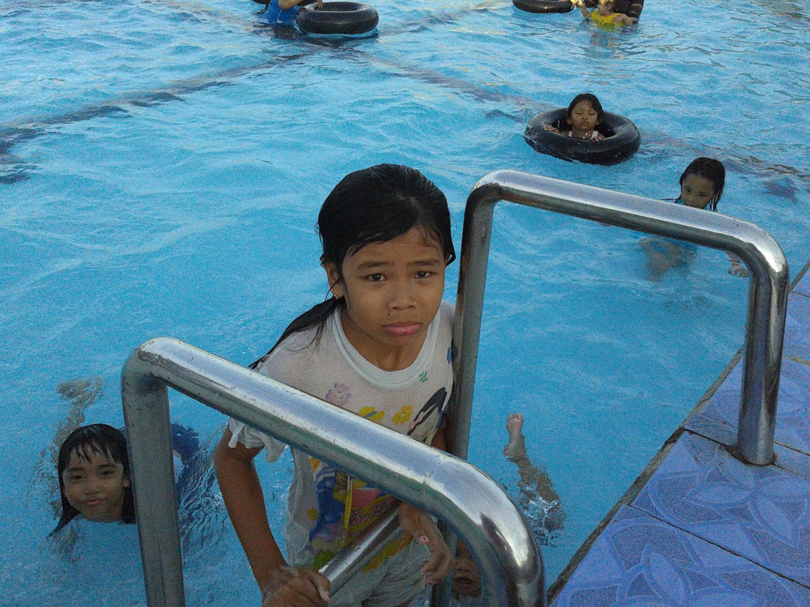 Dunia ayang servis: MANDI DI KOLAM KODIM