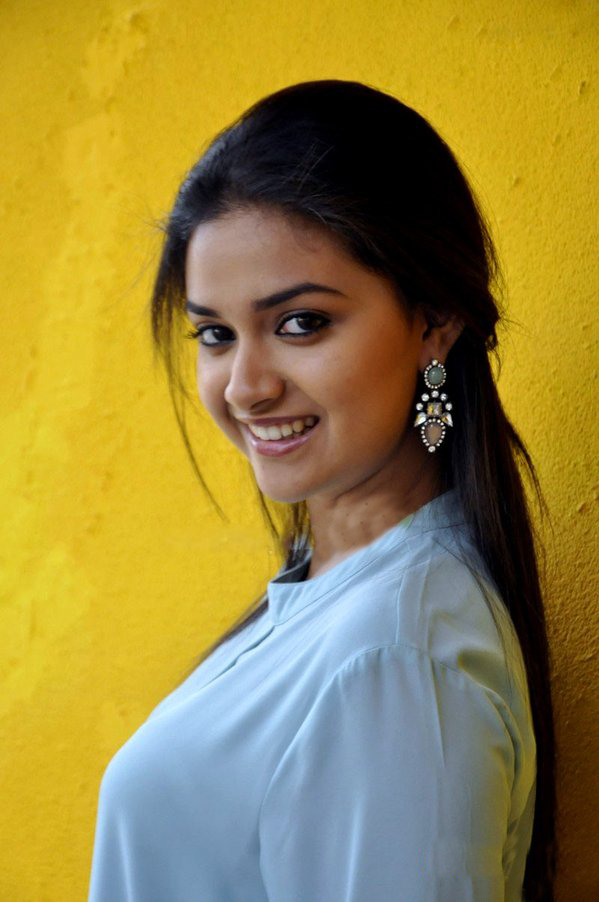 599px x 902px - Keerthi Suresh: Actress Keerthy Suresh beautiful photo collections
