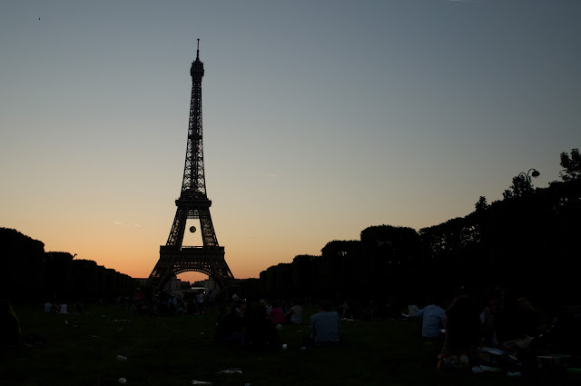 Paris, Perancis, Travelling, Eiffel, Menara Eiffel, Eiffel tower, tempat wisata, wisata, sunset in Eiffel, matahari terbenam di Eiffel,eropa