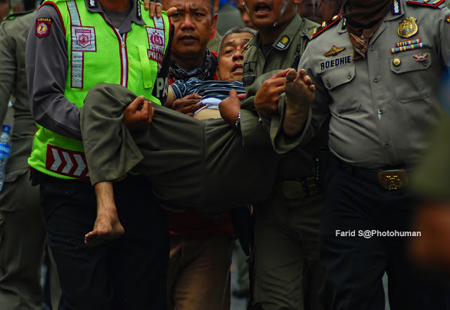 foto kampung pulo, foto human interest, penggusuran pemukiman, street fotografi foto kampung pulo, foto human interest, penggusuran pemukiman, street fotografi