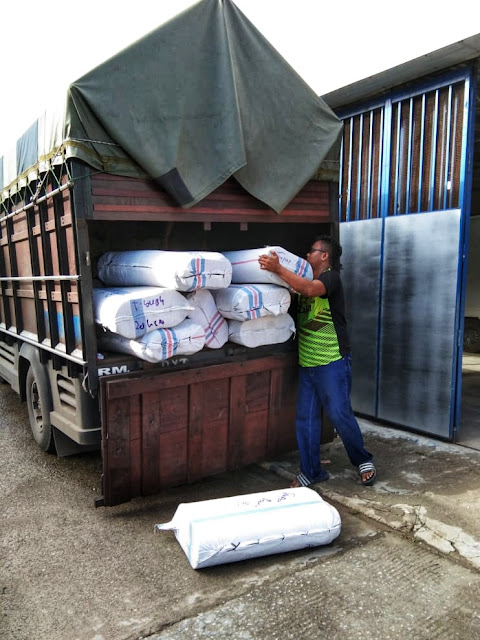 Truk Padang, Sewa Truk Padang, Fuso Padang, Tronton Padang, Wingbox Padang, PDG, PADANG