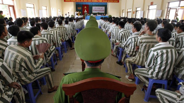 Ước tính có khoảng 200.000 tội phạm đang bị giam giữ trong các nhà tù Việt Nam