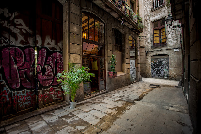 Carrer del Cometa # Carrer dels Lledó :: Canon EOS 5DMkIII | ISO800 | Canon 17-40@17mm | f/5.0 | 1/25s