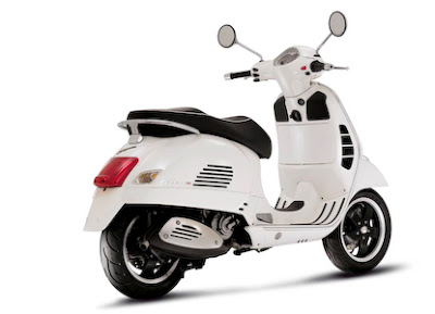 2012 Vespa GTS 300 Super Sporty Scooter ~ motorboxer